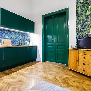 Tyzenhauz Lobzowska Street Apartment Krakow